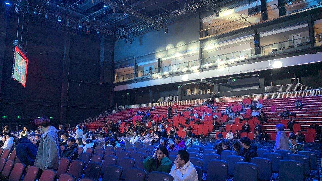 韩国网友分享前往北京JDG主场看比赛实录：场馆好大，下次还来👌