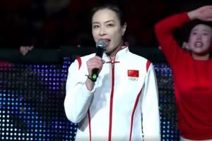 跳水皇后🥇奥运冠军吴敏霞出席中超开幕式，演唱主题曲《超越》