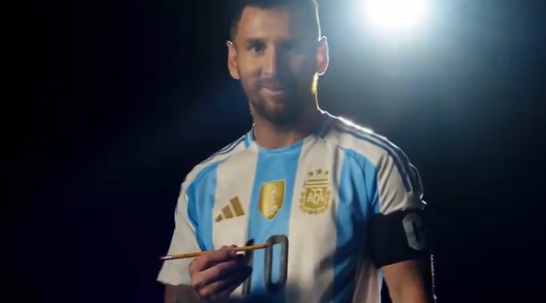 怎么样？阿根廷国家队新球衣：金色logo，三星标识⭐