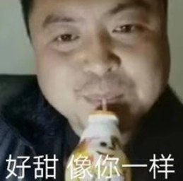 LPL主持张小薇晒照：花开的好美 像你一样