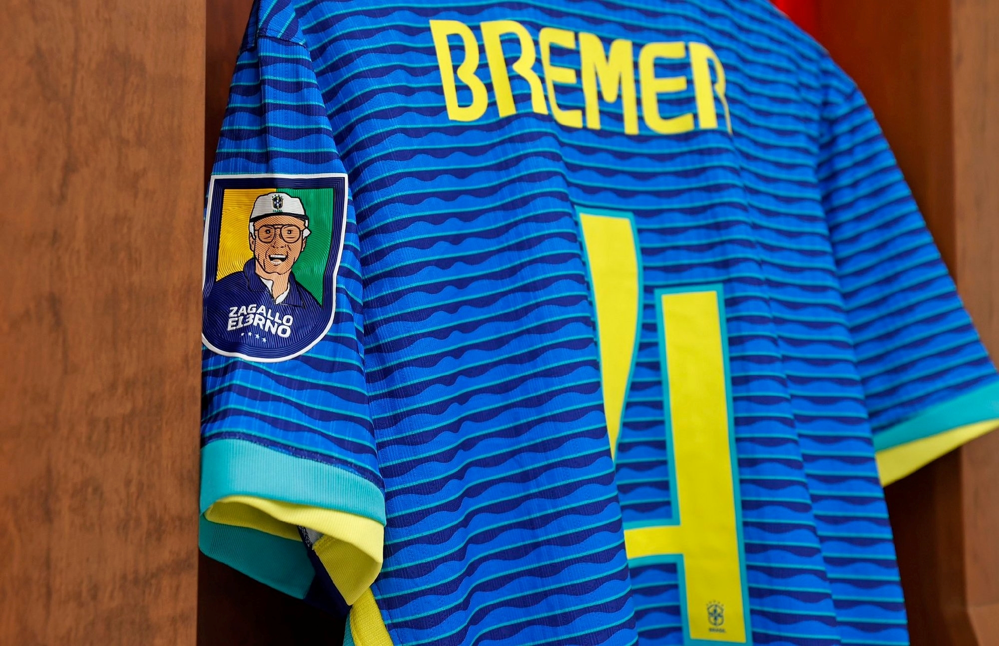世界杯四冠王！巴西队球衣带有特殊臂章，纪念巴西足球传奇扎加洛
