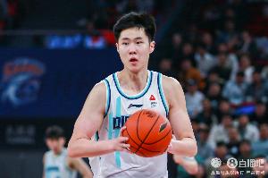 赵嘉义发挥出色 中国男篮大胜印度