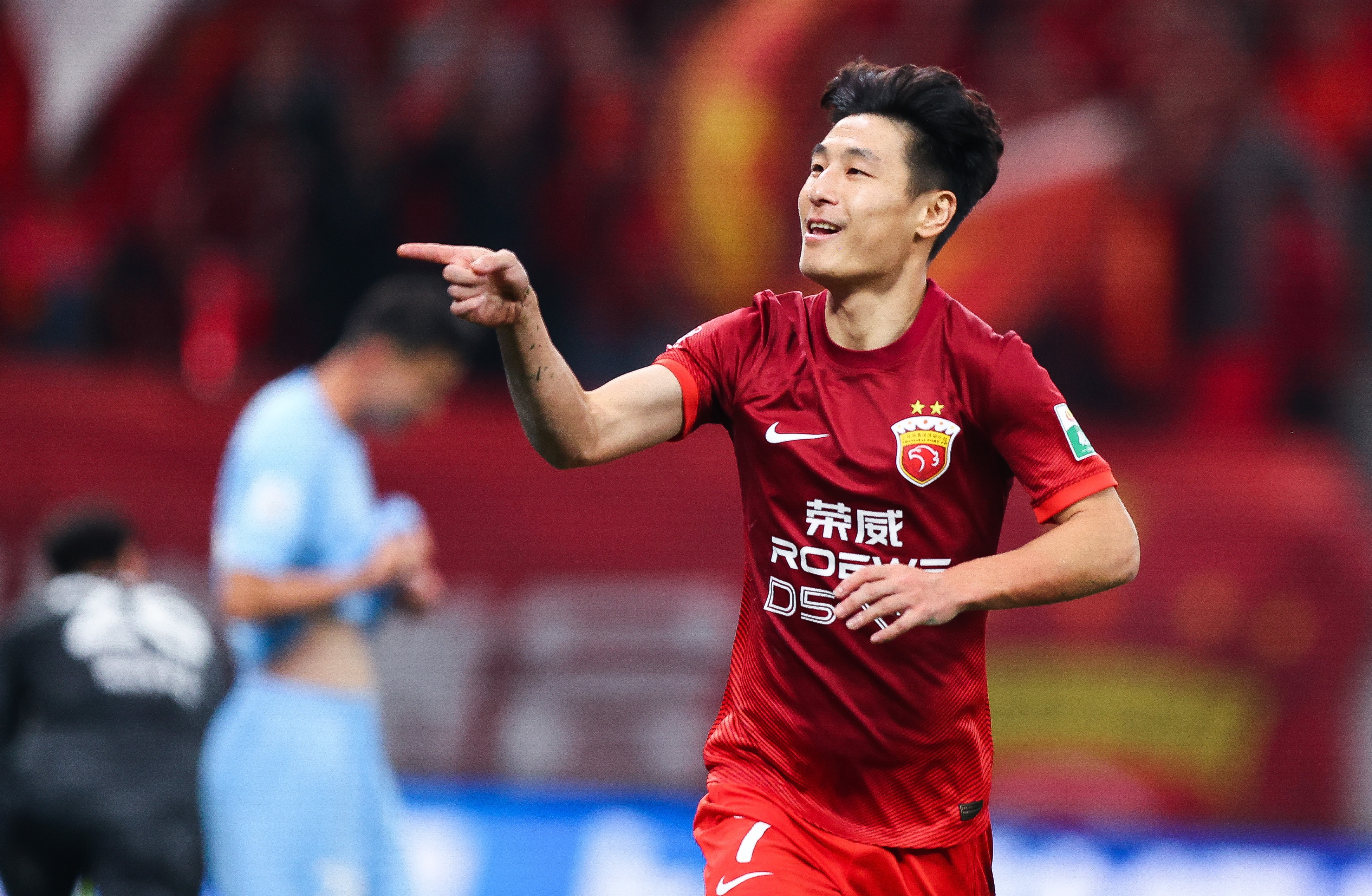 上海海港主场两球击败蓉城，连续单场进球超5球止步于4场