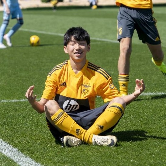 💥葡萄牙7号！14岁王磊身披葡萄牙国少7号球衣！本菲卡核心