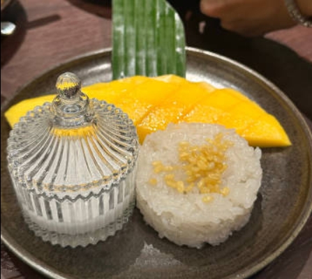 大网红也撑不住！UU妹吐槽上海餐厅：一小碗芒果糯米饭 200块！