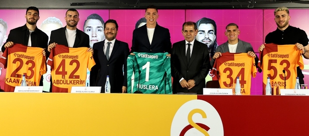 official : 加拉塔萨雷宣布与穆斯莱拉、托雷拉等五名球员续约。