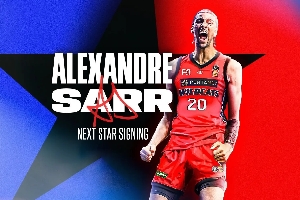 法国球员亚历山大-萨尔在2024年NBA模拟选秀中成为状元