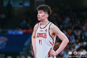 中国篮球新秀余嘉豪面临重要选择