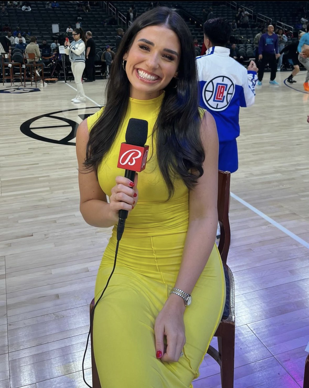 😍黄蜂美女主持亮相NBATV 惊艳一众球迷：这不比比赛好看？