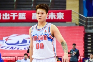 新疆男篮球员赵睿因伤退出 拉伤康复中