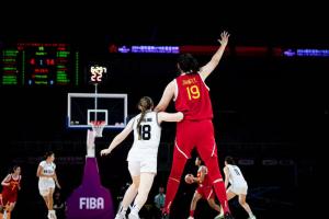 亚洲篮球新星：中国女孩张子宇引发美媒关注