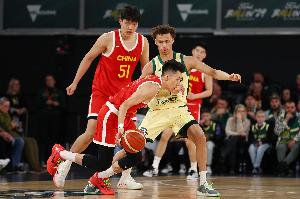 中国男篮再遭惨败，澳大利亚全主力出战轻取胜利