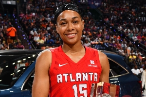 WNBA全明星艾丽莎-格雷包揽技巧赛和三分赛冠军