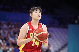 中国女篮加时惜败西班牙，赛后评论员沈知渝发文谈一赛一失