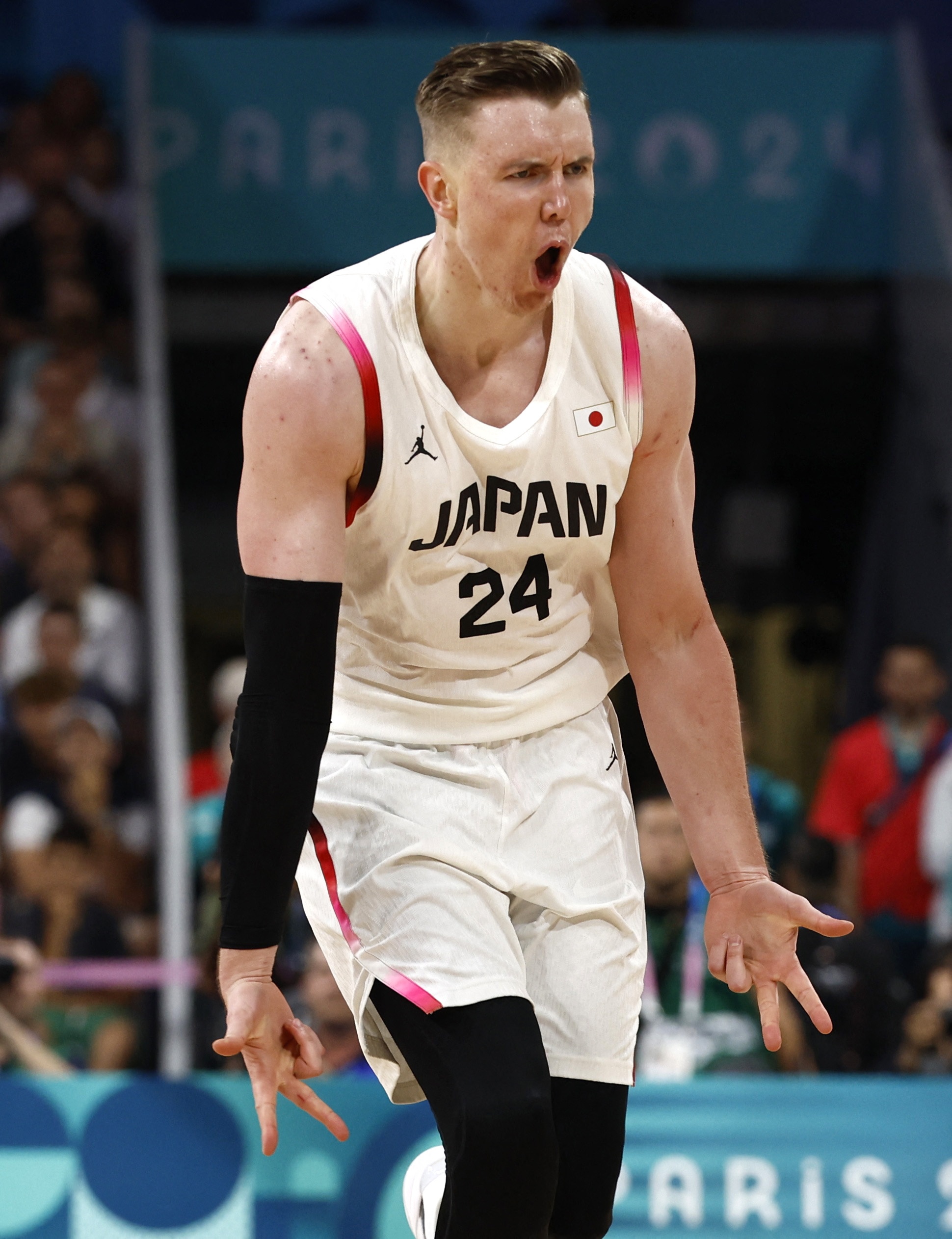 郭士强：霍金森技术不错&三分能带来很大作用 我们没能限制住他