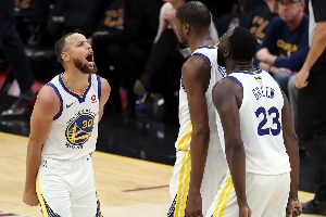 阿里纳斯:杜兰特和库里的历史地位