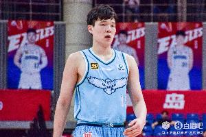 淄博籍球员杨瀚森抵美进行NBA选秀特训