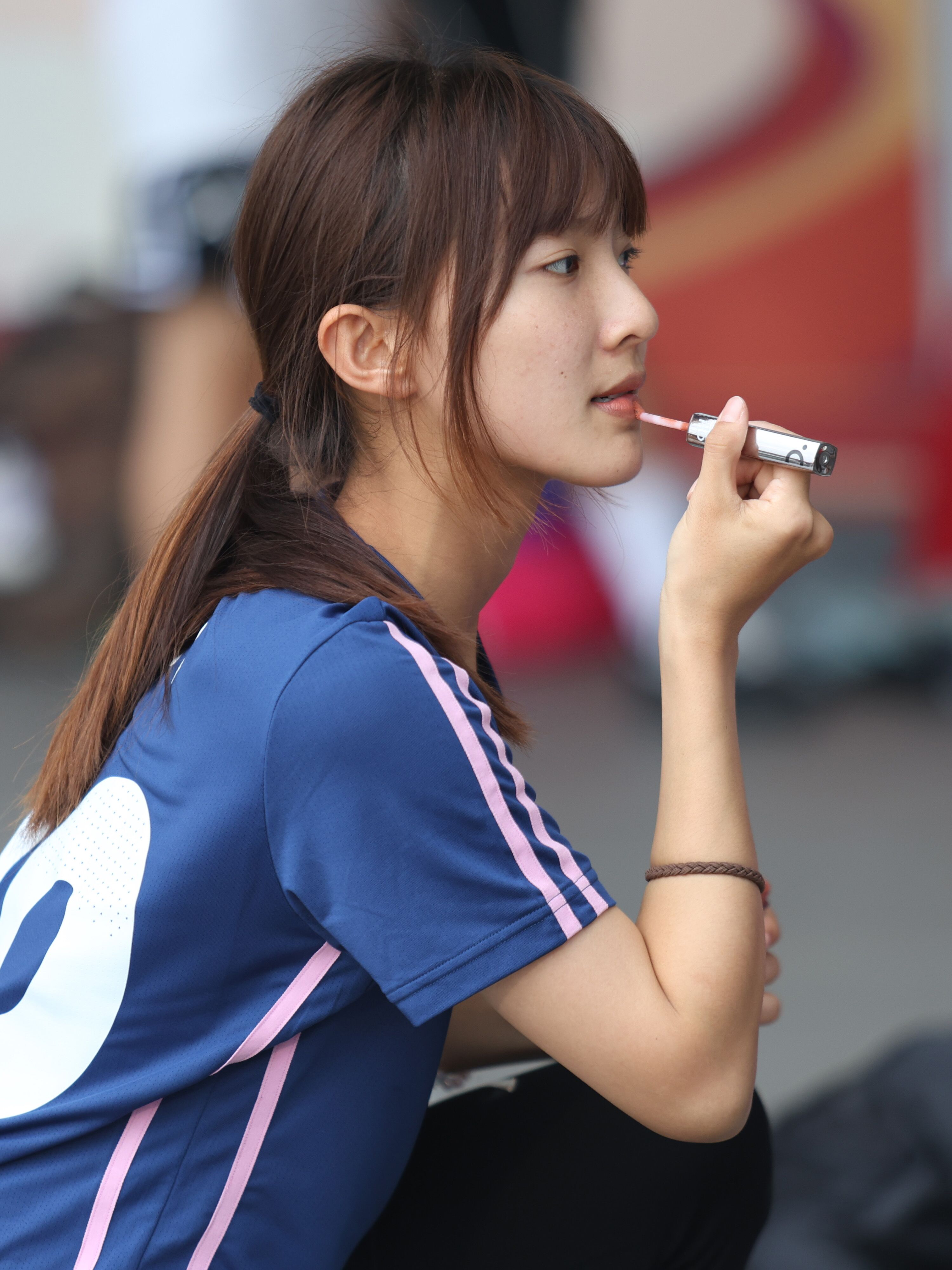 爱了😍怒放足球女孩街拍📸谁说场上猛的足球女孩不能场下萌？