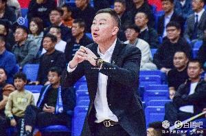 青岛不敌新疆，刘维伟：伤病困扰下将进一步调整阵容