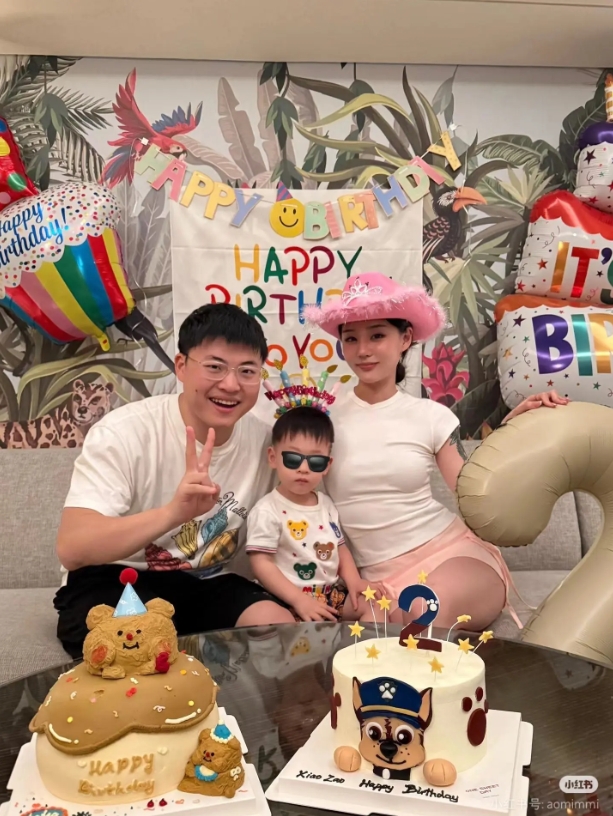 Uzi妻子aomimi分享小棗生日照片：無(wú)比鮮活的兩歲