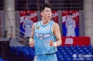 青岛队主力球员段昂君计划进行左手腕手术治疗