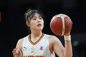 李月汝表现出色，加拉塔萨雷女篮晋级16强赛