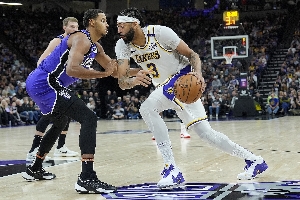 湖人客场战胜国王 NBA官网公布误判裁判报告