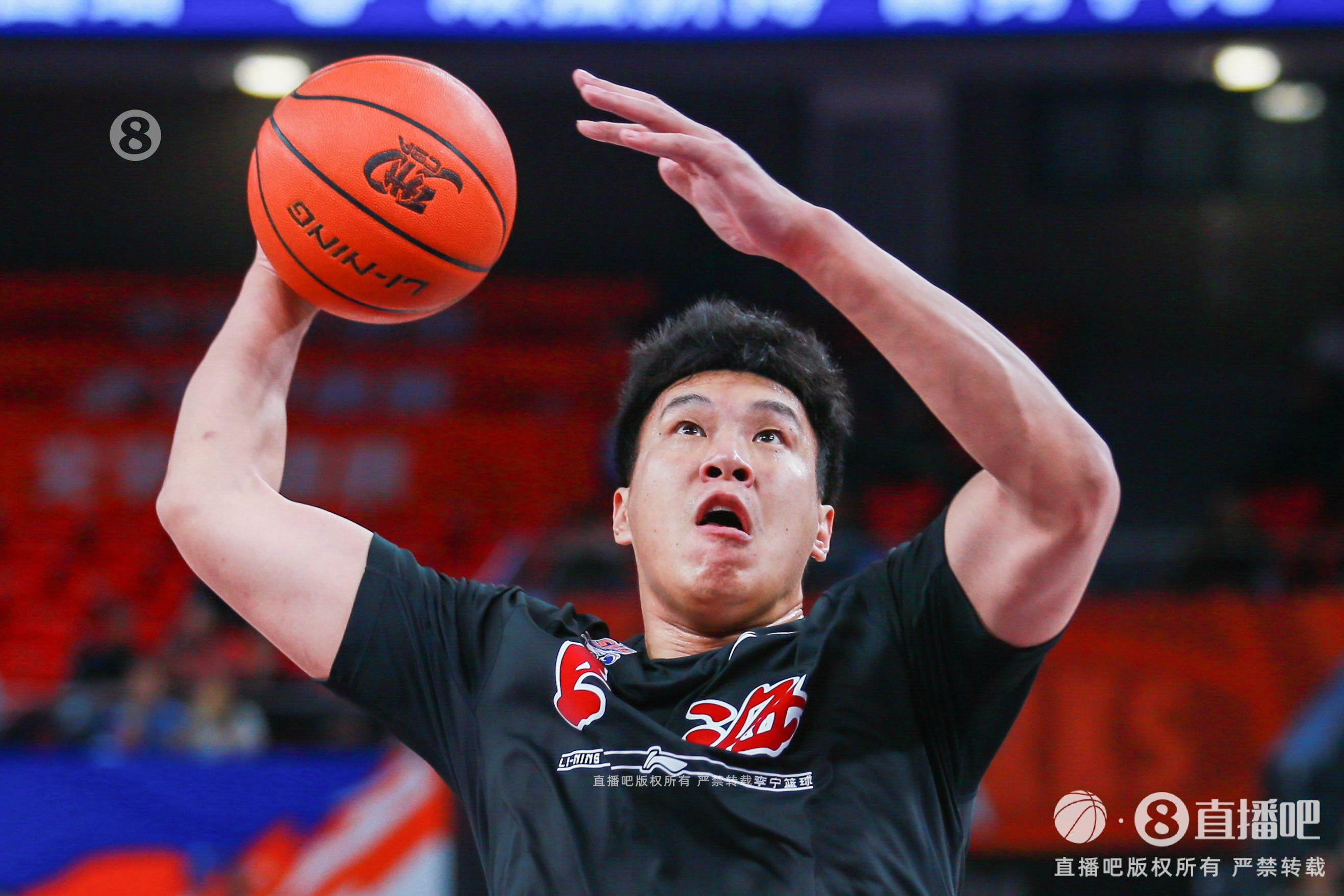  很有冲击力！闫鹏飞13中7拿到14分 抢下11个篮板&其中4个前场板