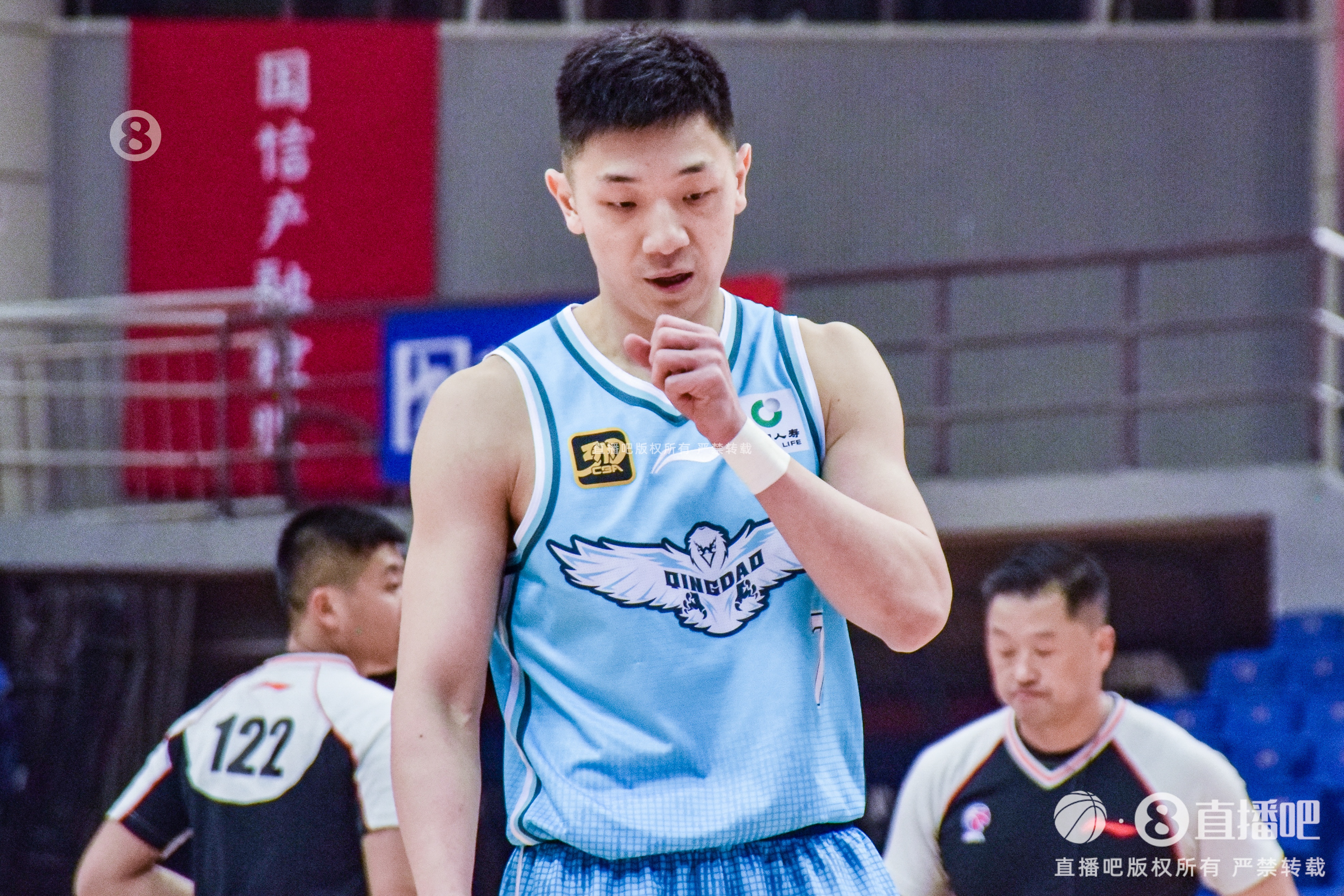 [球迷报道]媒体人：王睿泽离队参加广东全运队体测 杨金蒙已开始向教练转型(图1)
