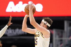 浓眉砍下36分带领湖人再胜国王