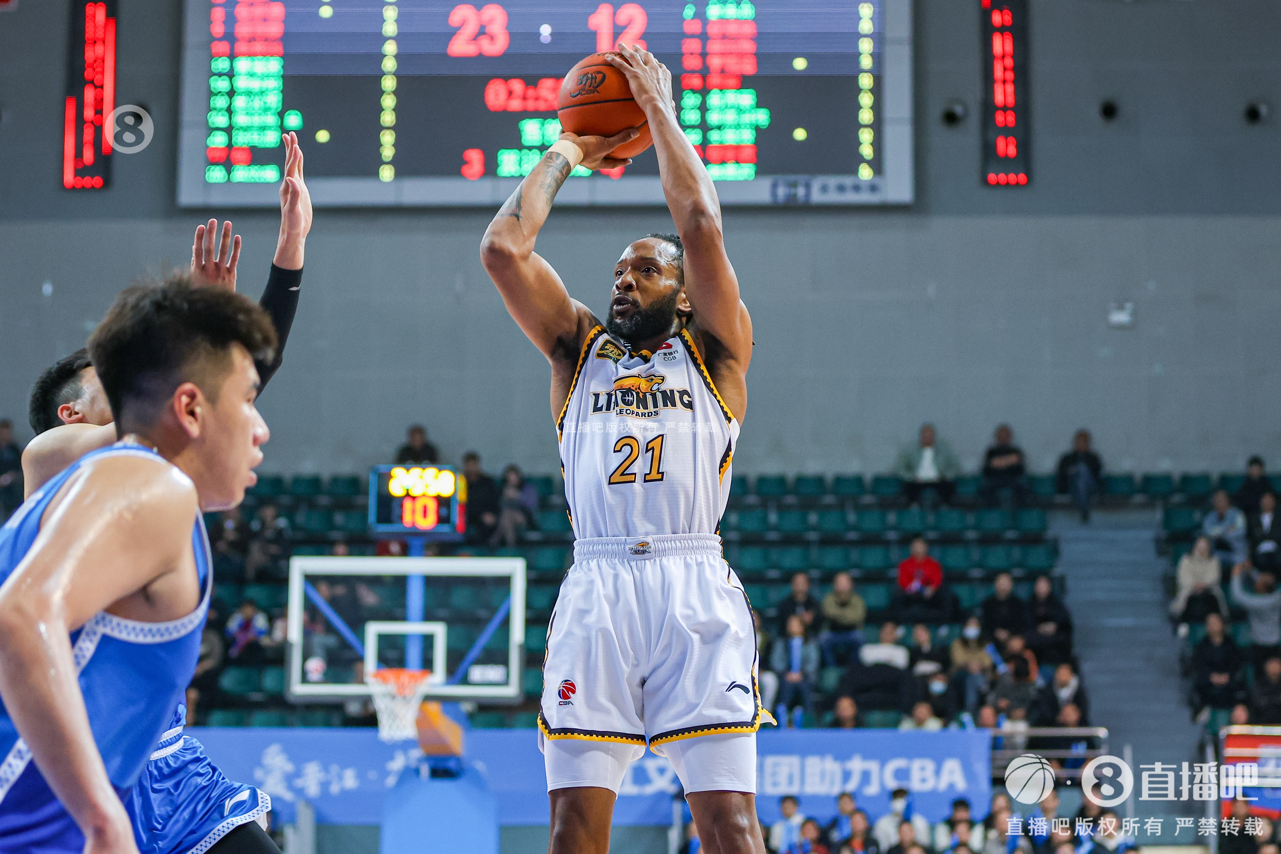 【有趣体育】沈阳日报：从四胜一负到三连败 辽篮新阵容厚度不足&短板凸显(图1)