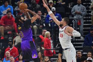 快船中锋祖巴茨或将被交易？专家分析价格看涨