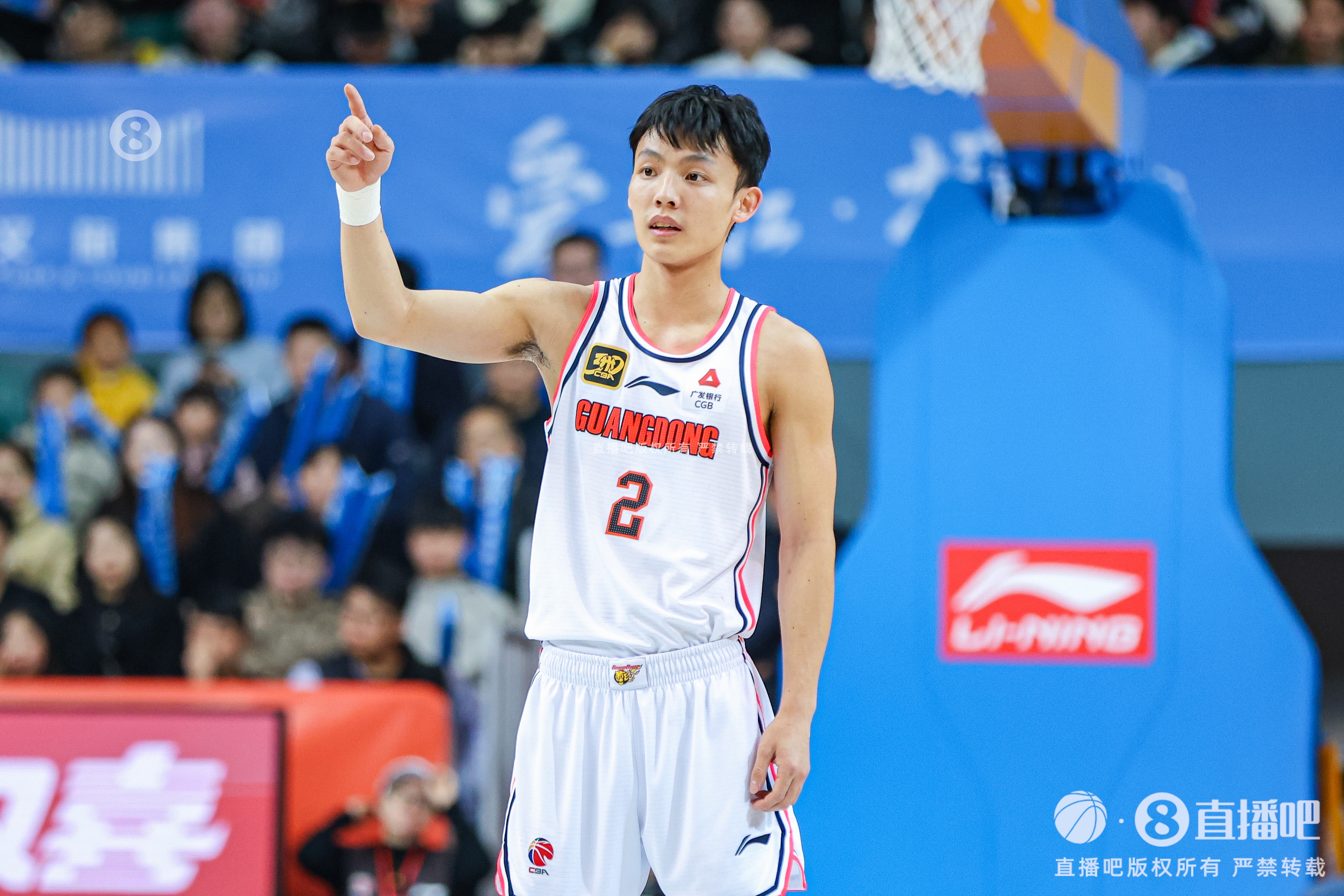  外线神准！徐杰三节10中8贡献23分6助 三分9中7