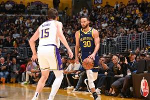 湖人客场战胜勇士，里弗斯谈球队风格及对库里的限制