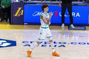 拉梅洛-鲍尔领衔黄蜂战胜湖人