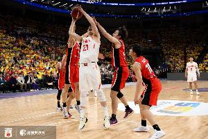 男篮亚洲杯预选赛：中国男篮大胜日本男篮