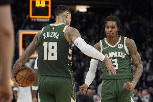 小凯文-波特狂砍22分！雄鹿126-106力擒湖人