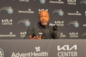 勇士客场大逆转战胜魔术 莫斯利力赞库里