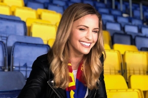 白卡告别篮坛，虾友们怀念他的妻子Elle