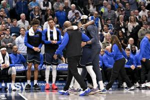 NBA欧文左膝受伤提前退赛