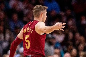 骑士主帅赞扬梅里尔的全面表现