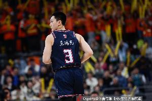 广东主场险胜上海，胡明轩狂砍31分
