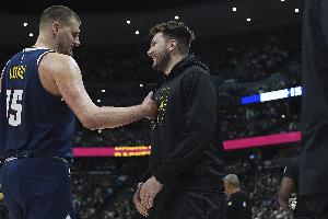 郭艾伦与徐静雨互动：揭秘NBA现役三巨头