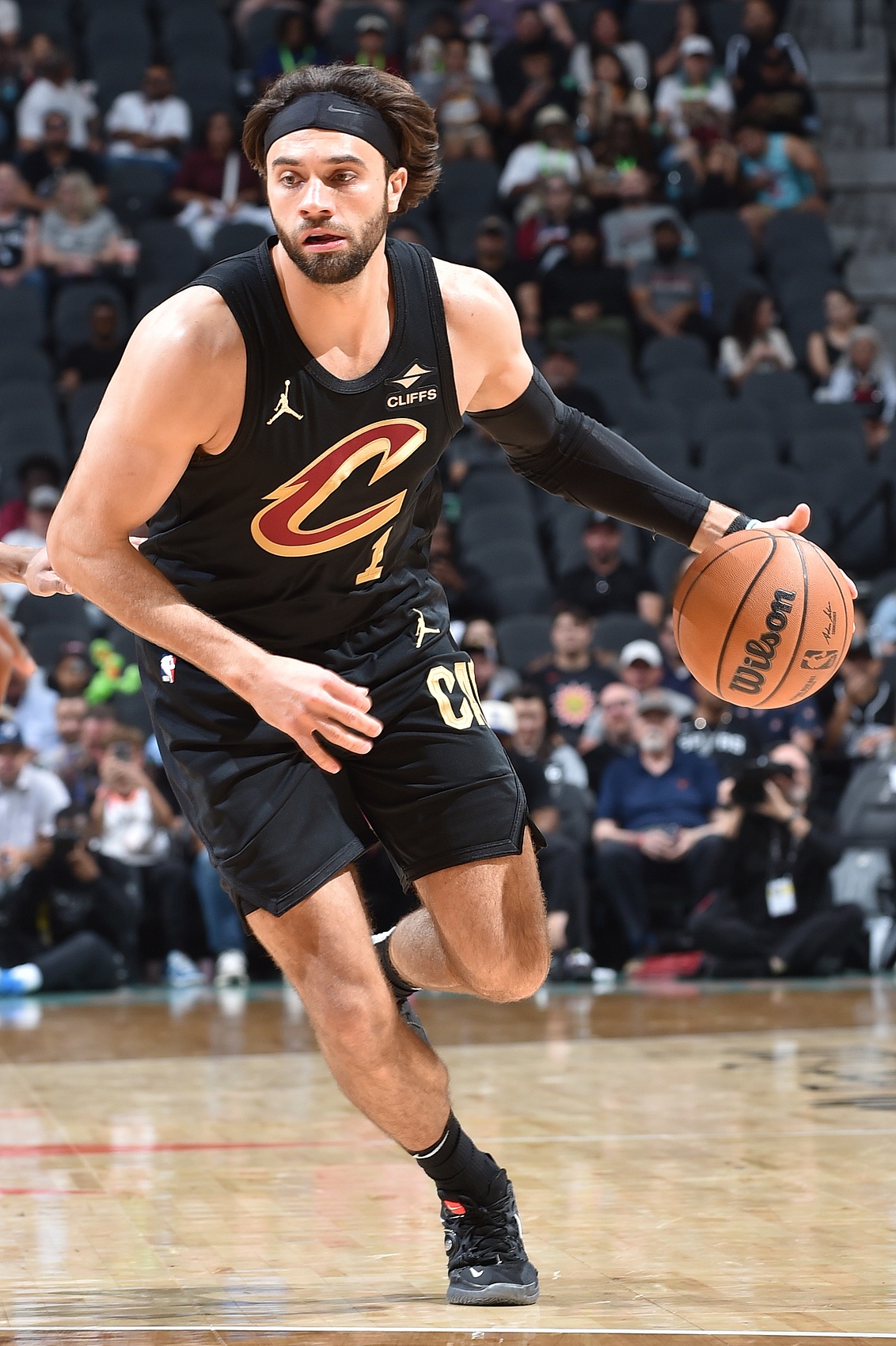 骑士主场迎战独行侠！队记：斯特鲁斯可能在下周一迎来赛季首秀