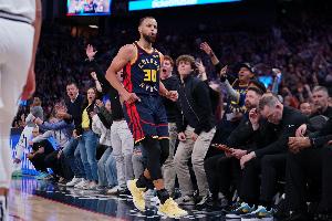 勇士大胜太阳，库里场均数据领跑联盟