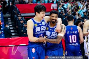 CBA季后赛青岛主场险胜广厦，杨瀚森表现抢眼