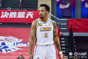 广厦险胜青岛扳平比分 移师杭州迎来G5