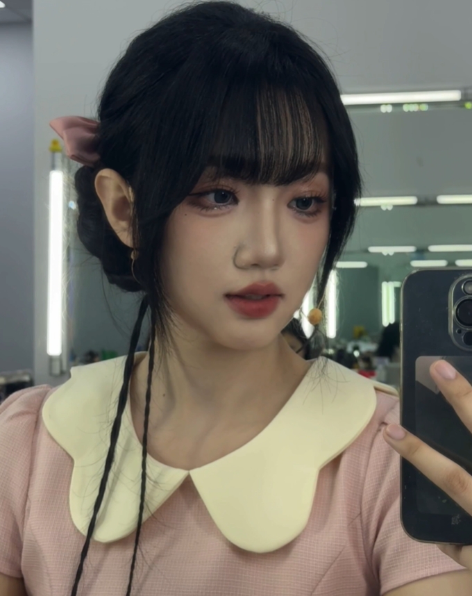 好腿！主持十月晒照：做好节前的最后一班 友友们五一快乐！