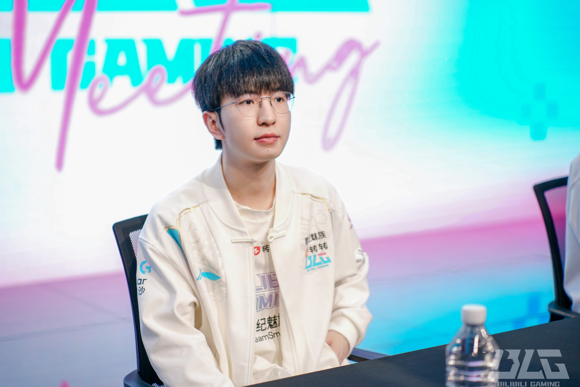 BLG.ELK赛后更新社媒：“兄弟们打的好 继续连胜下去吧🐛”