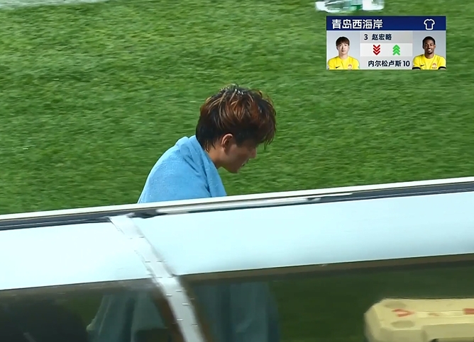 第27分钟，0-2落后的西海岸率先做出换人调整，内尔松换下赵宏略